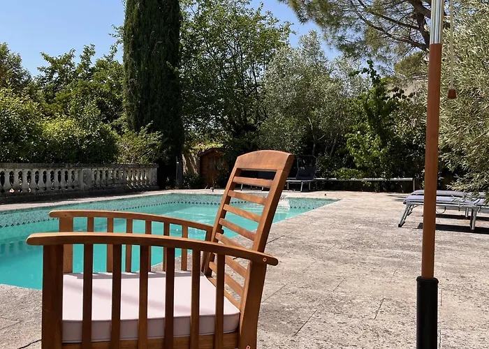 Independante Avec Terrasse Privee Et Piscine Vendégház 4*
